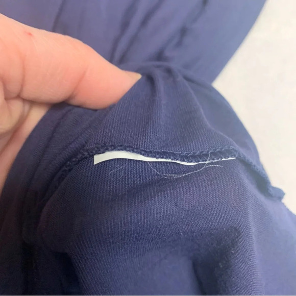 Under Armour dark blue heatgear loose shirt size Large boxy fit - Picture 9 of 10